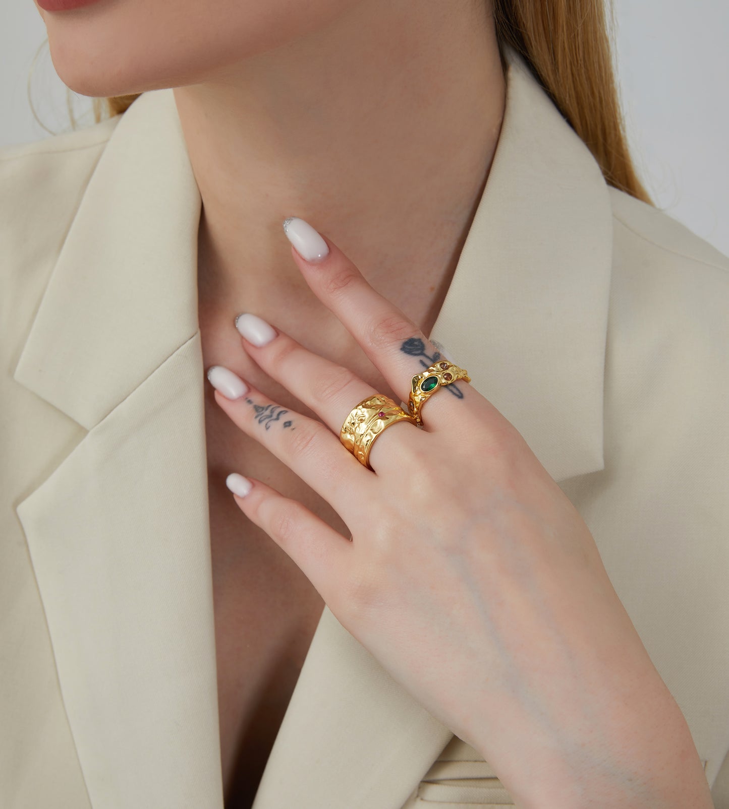 Pleated Textured Zircon Inlaid Silver Ring